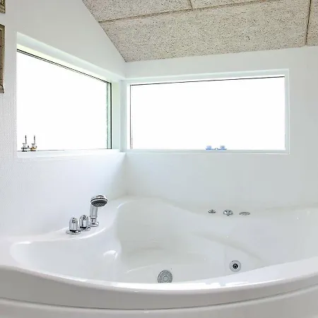 Feriehus 9 Person In Hj Rring